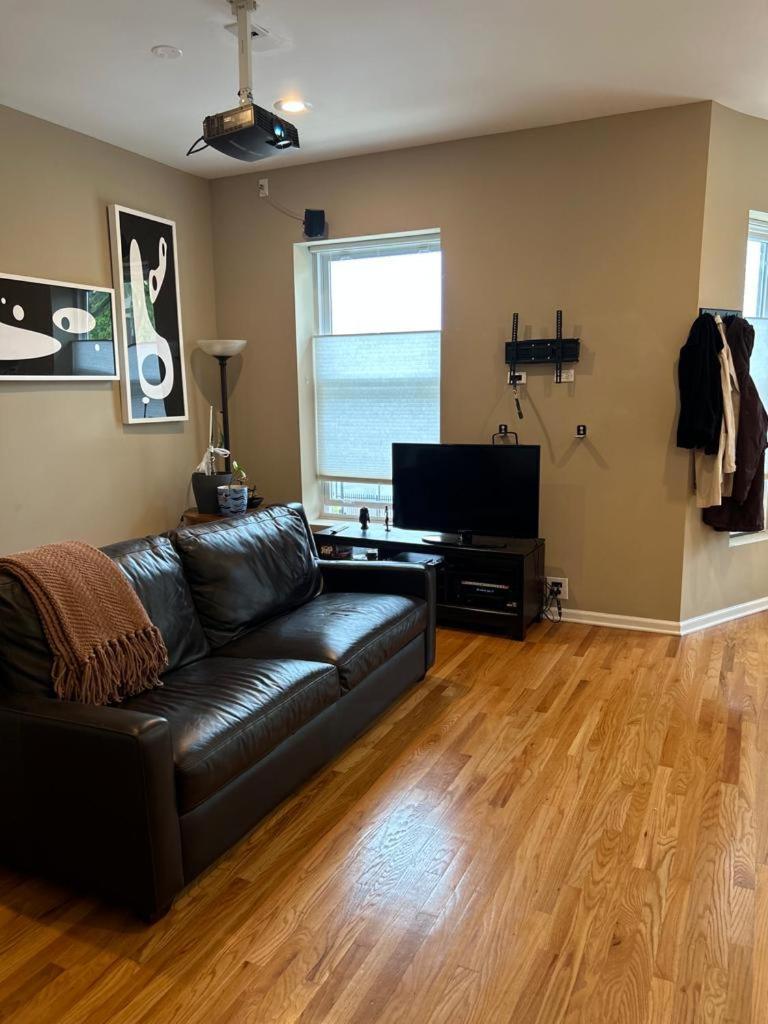 Gorgeous North Kenwood Hyde Park Unit Apartment *