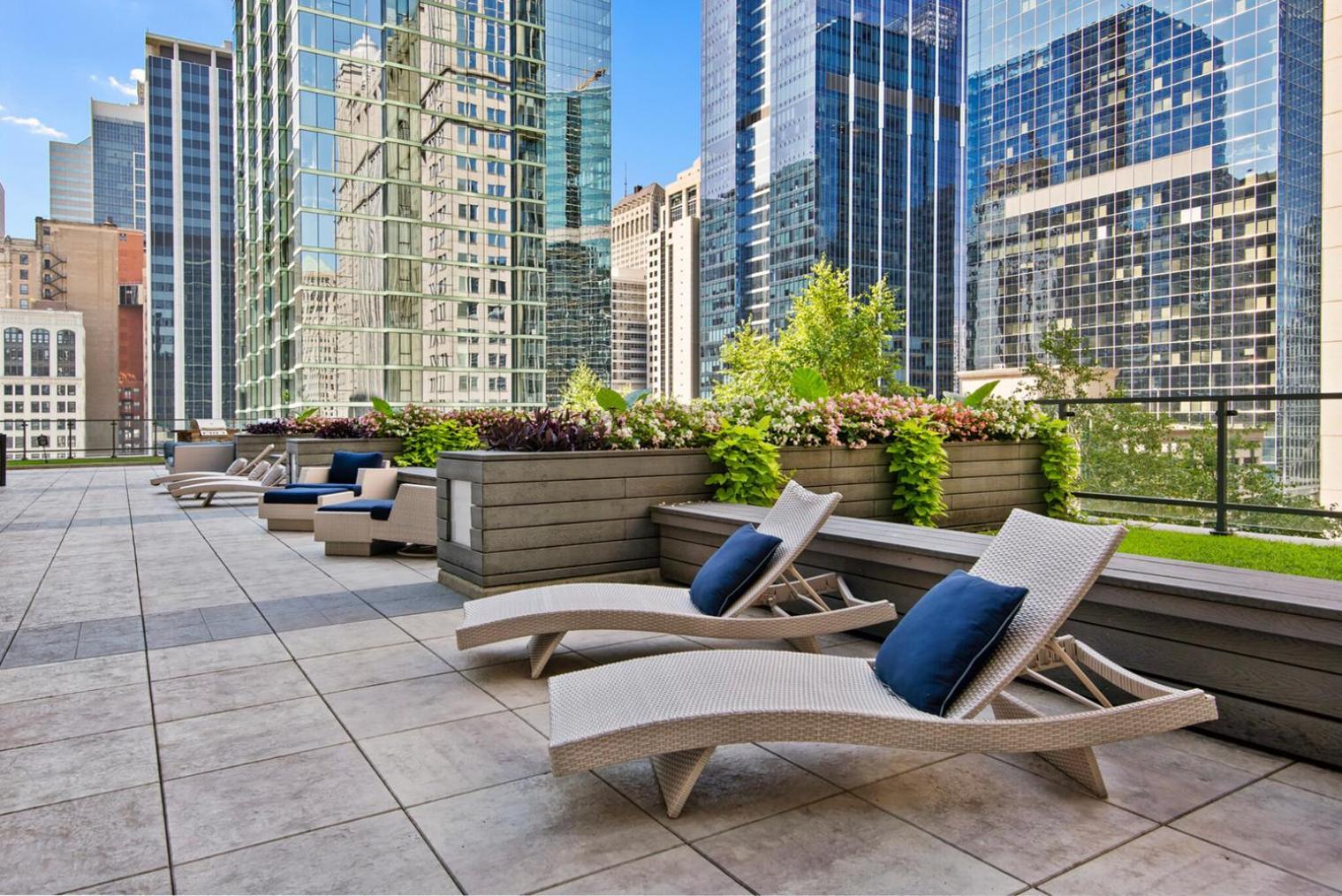 Loop W Pool Gym Nr Financial District Chi-228 * Chicago