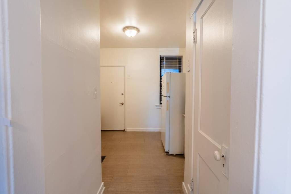 Hyde Park Chic 1br Prime Location Near Uchicago Apartment