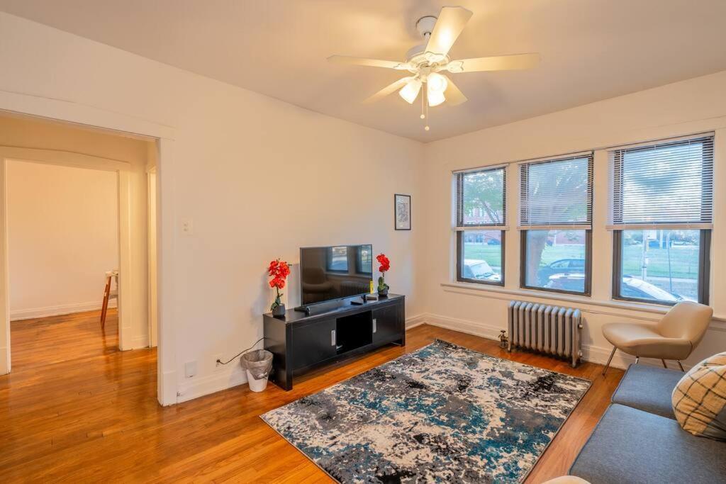 Hyde Park Chic 1br Prime Location Near Uchicago Apartment
