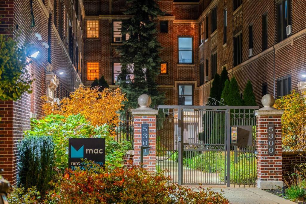 Hyde Park Chic 1br Prime Location Near Uchicago Apartment *