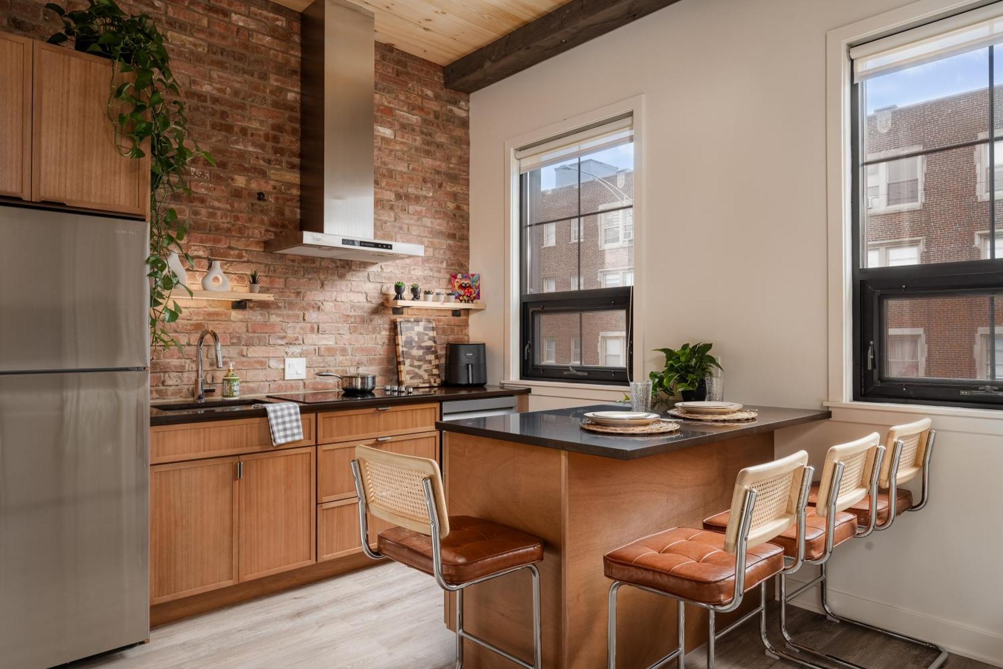 Pulaski Point Apartment *