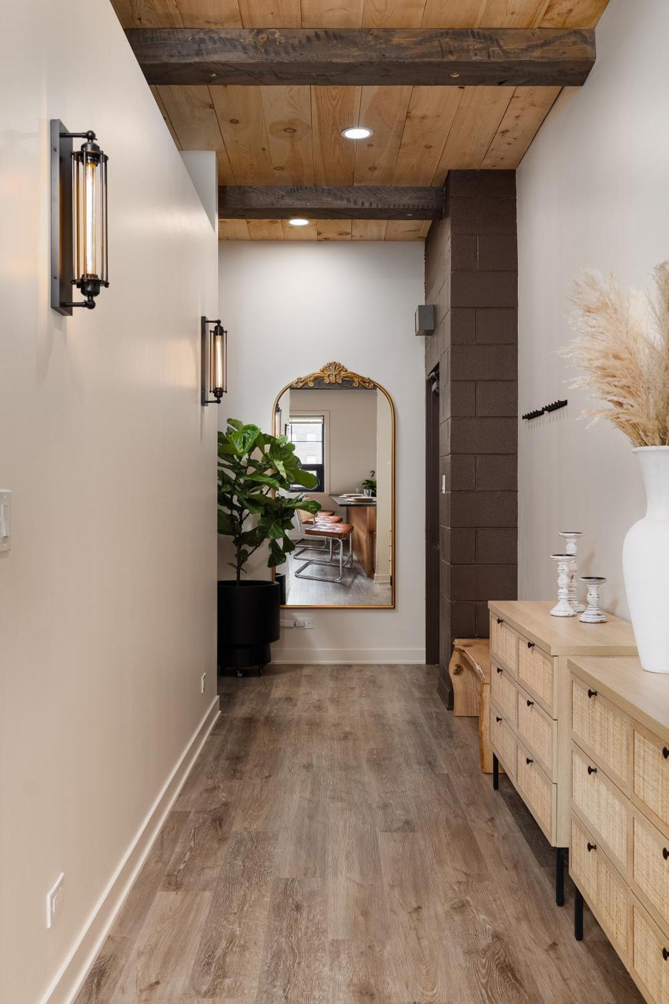Pulaski Point Apartment *