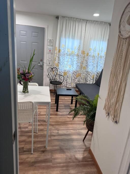 Apartment 1 Bedroom Easyparking Laundry Chicago