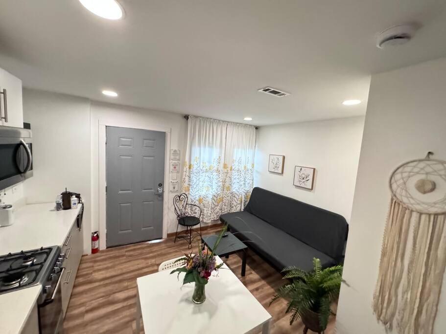 1 Bedroom Easyparking Laundry Apartment