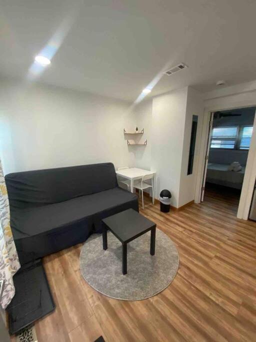 1 Bedroom Easyparking Laundry Apartment *
