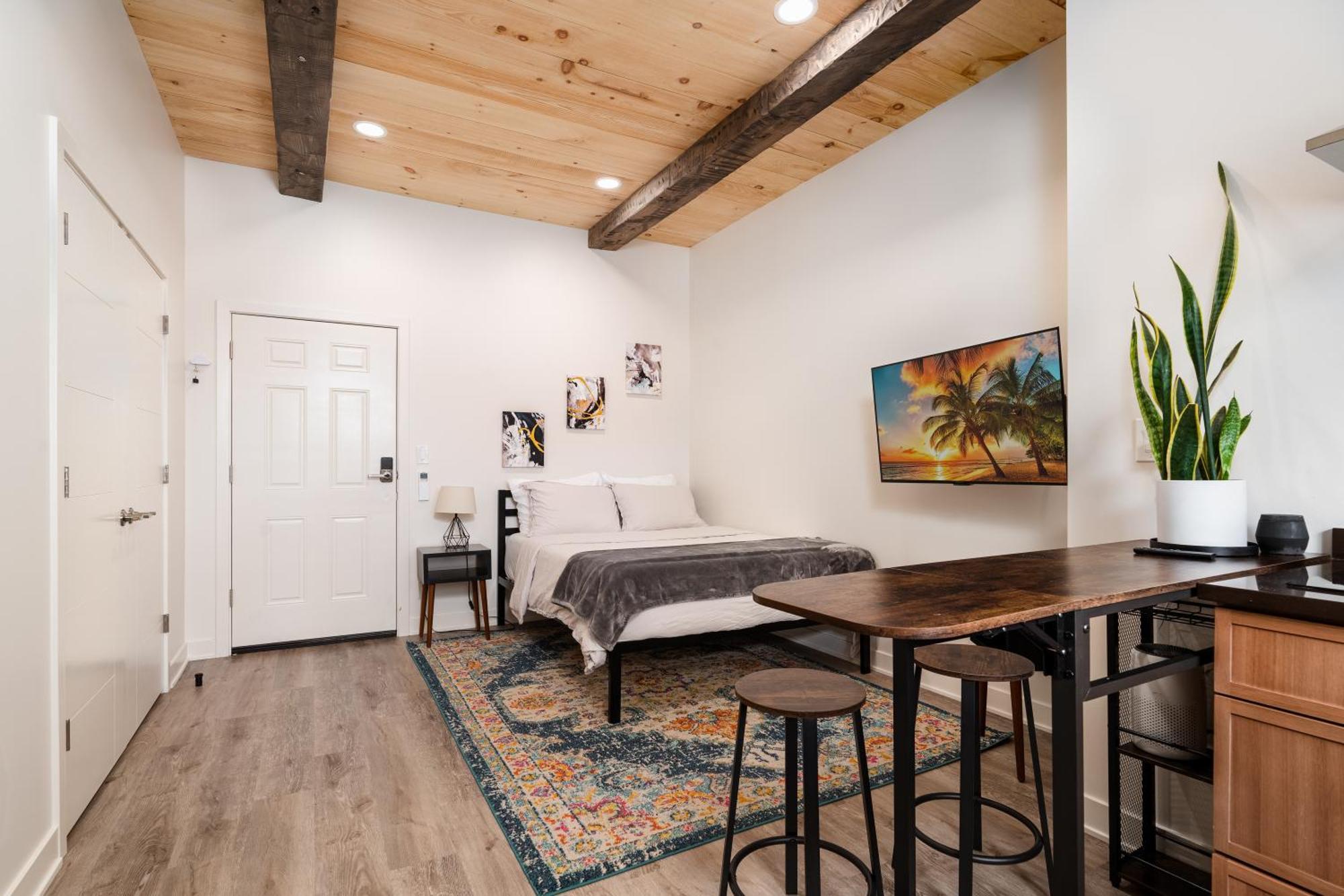Pulaski Point Apartment
