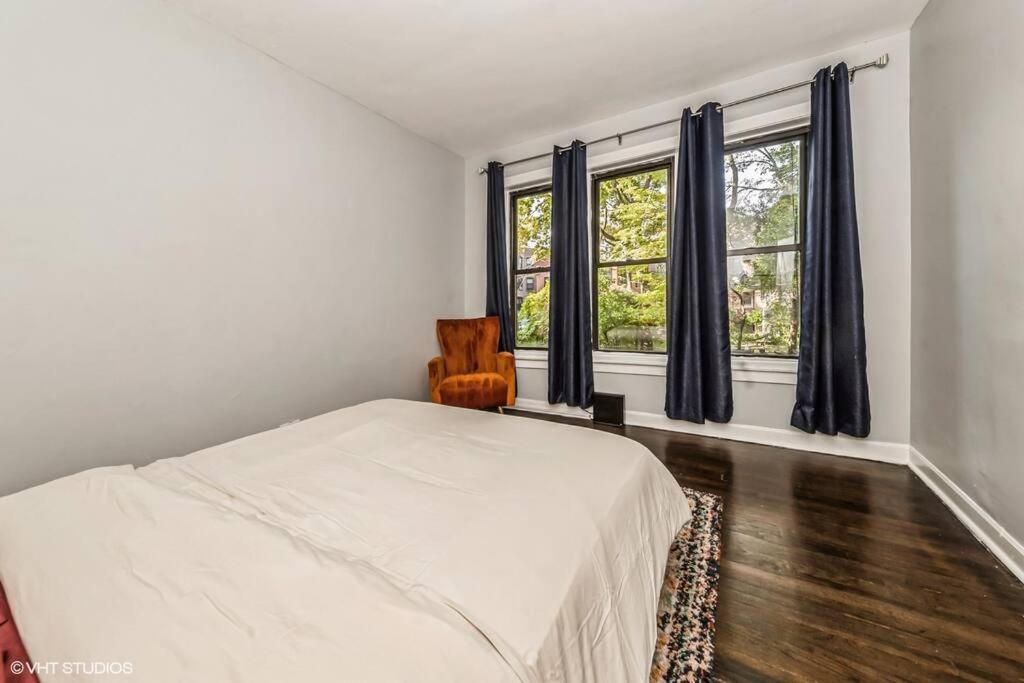 Apartment 2 Bedroom Near Downtown And The Lakefront *