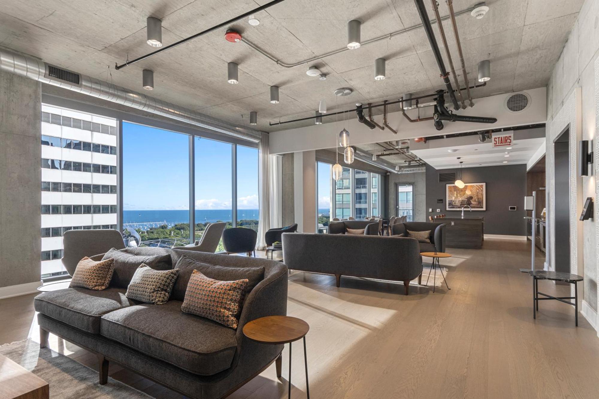 Premier Penthouses With Captivating Views Of Millennium Park Apartment *