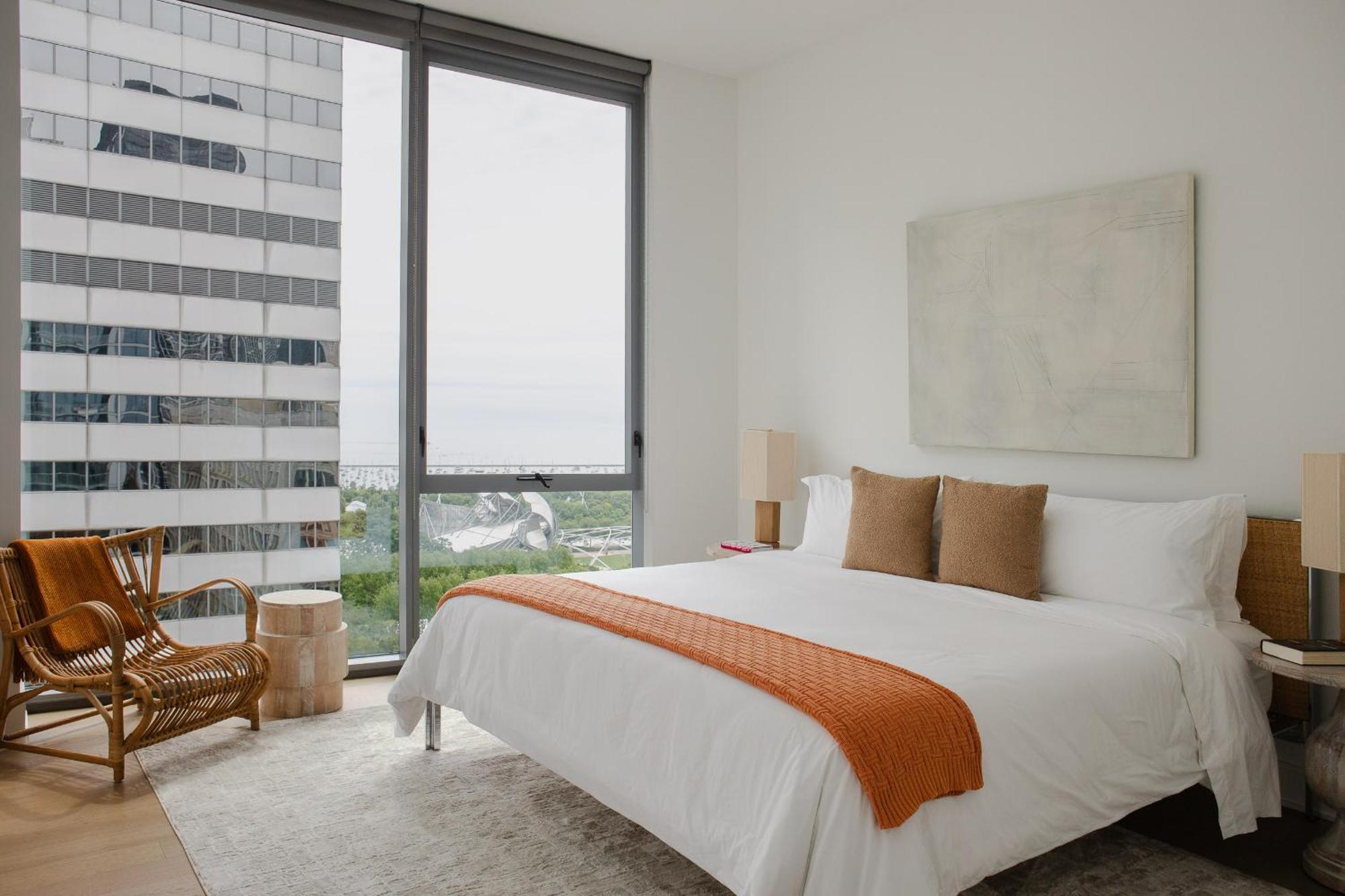 Premier Penthouses With Captivating Views Of Millennium Park Apartment *