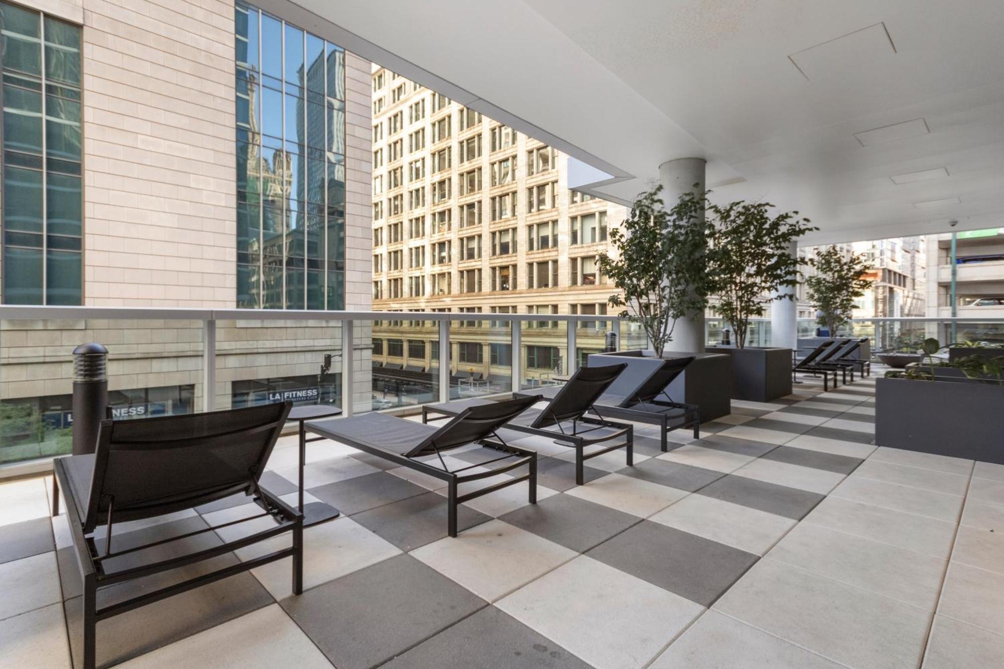 Premier Penthouses With Captivating Views Of Millennium Park Apartment *