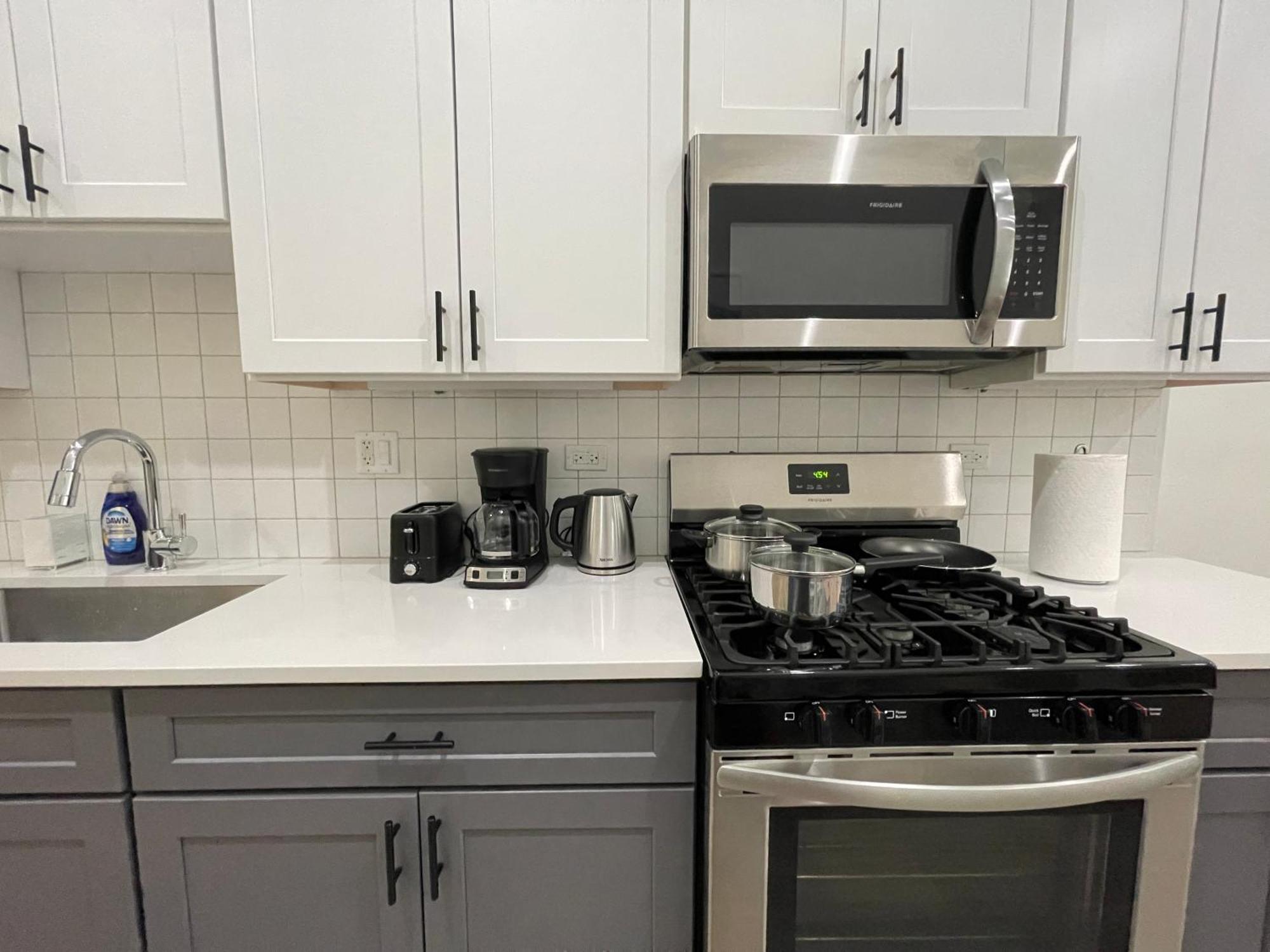 Charming Shared In Prime Location, 1 Bedroom And 1 Bathroom *