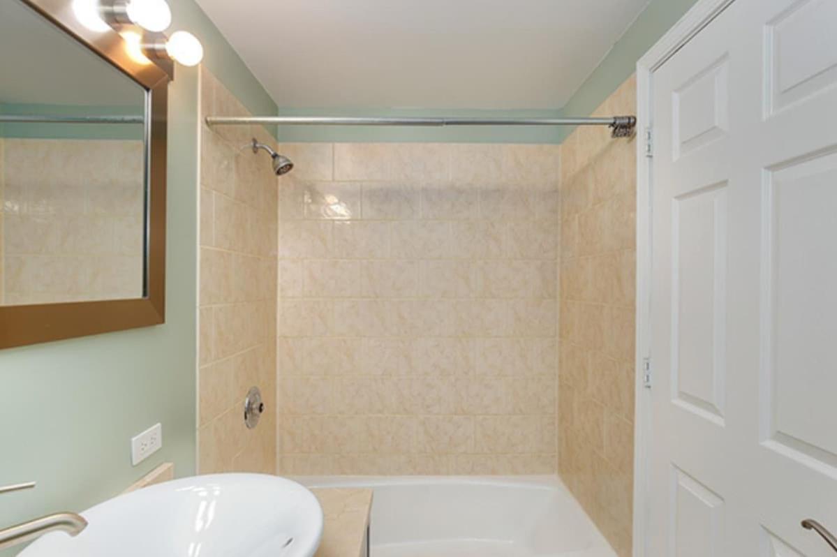 Cozy Sleeps 4 * Chicago