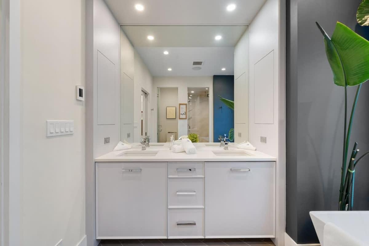 Stunning 5br In Heart Of With 2 Rooftops *