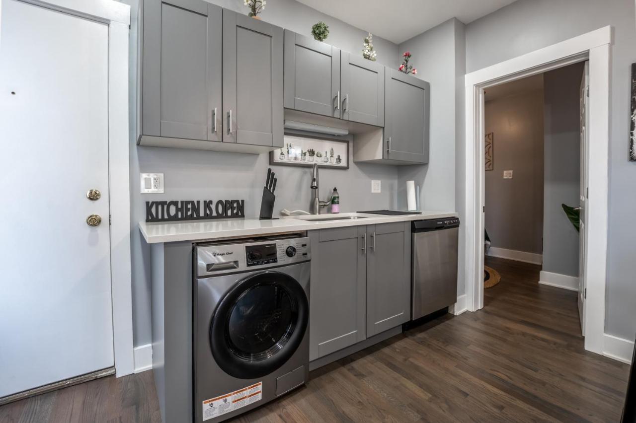 Cute And Cozy Modern * Chicago