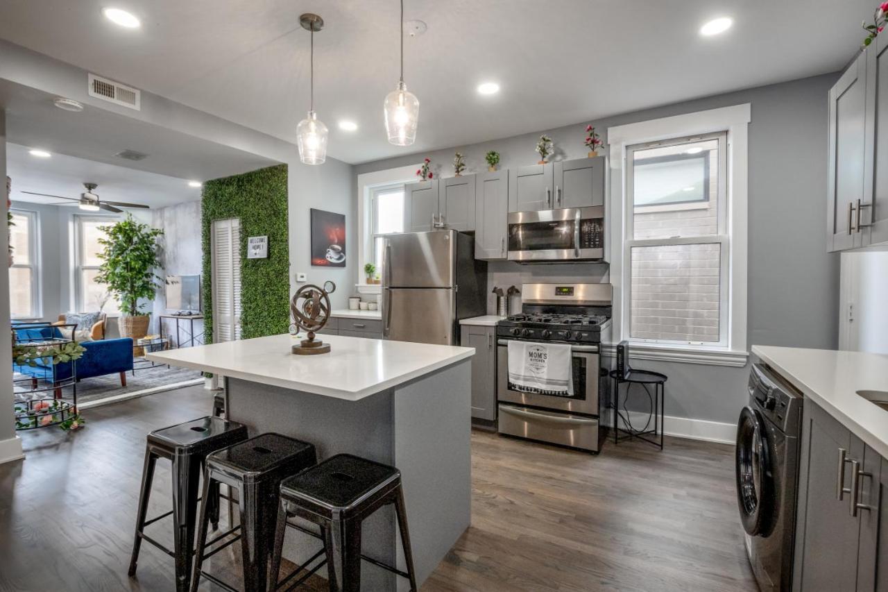 Cute And Cozy Modern * Chicago