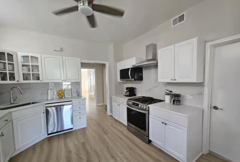 Trendy Loft In Southport * Chicago