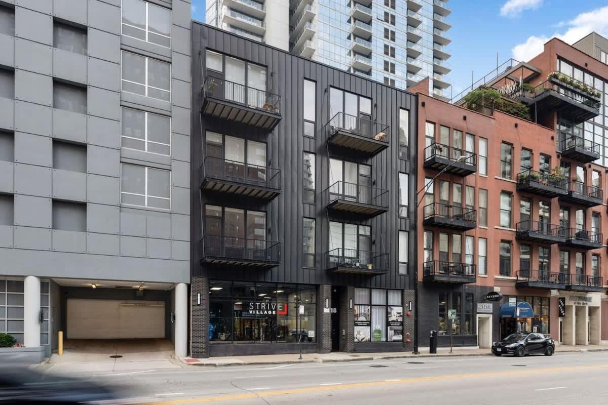 Apartment Chic River North 2br 2ba With Private Balcony