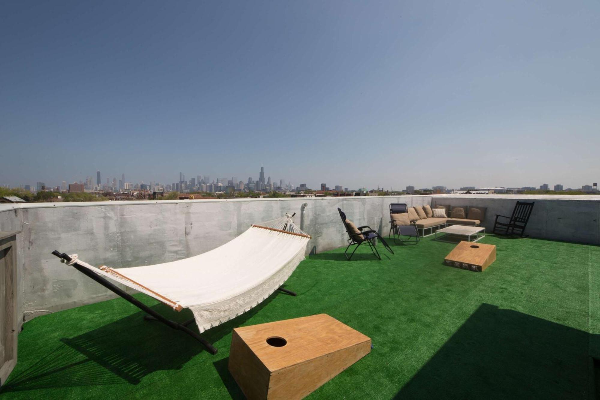 Apartment Large 4-bedroom Upscale W Rooftop