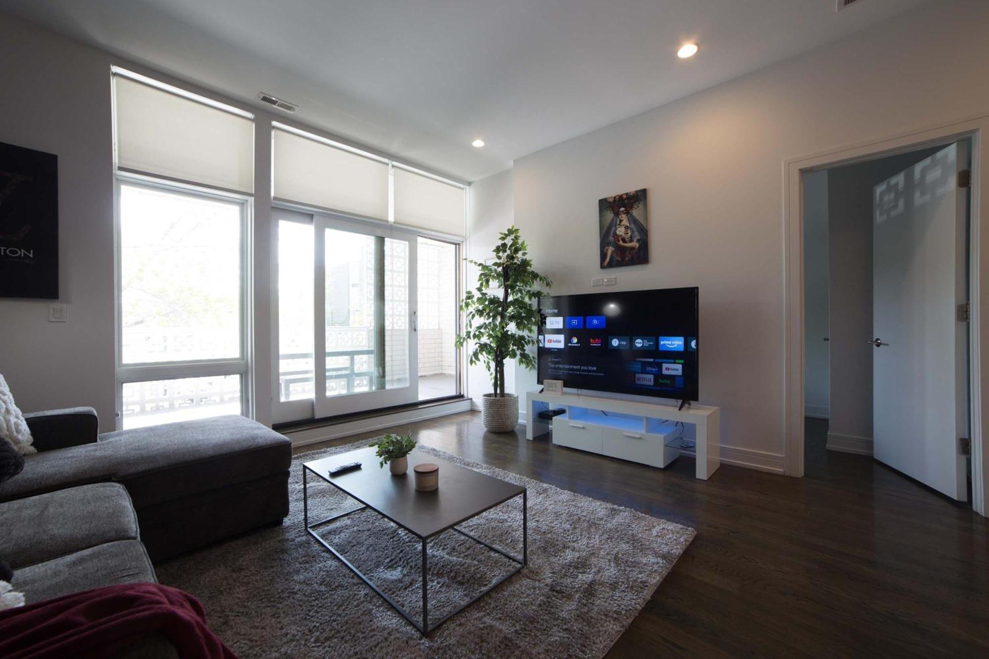 Apartment Large 4-bedroom Upscale W Rooftop