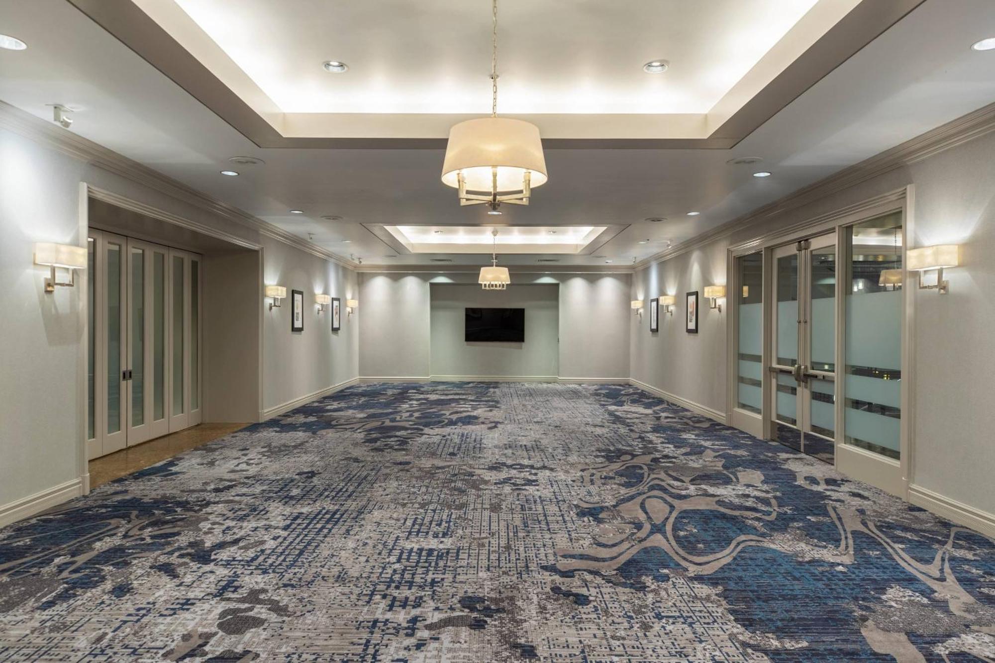 Renaissance Downtown Hotel 4*