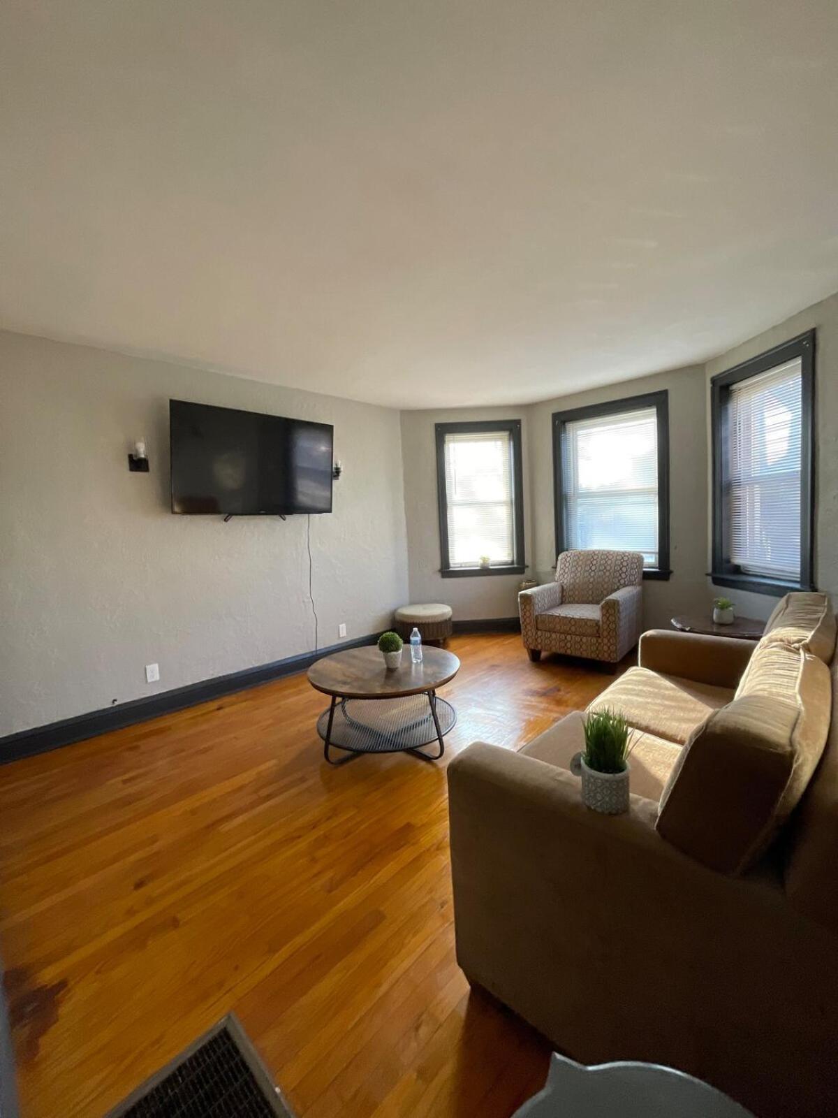 Modern 1br Outdoor Space & Cozy Vibes Apartment Chicago