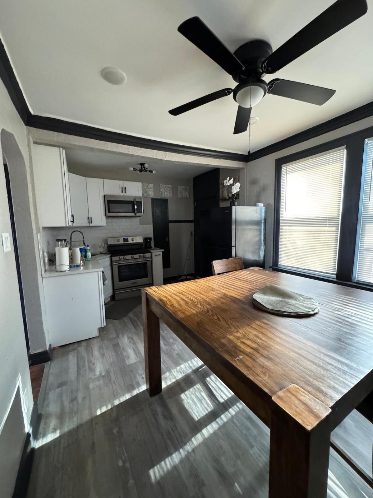 Apartment Quiet 1br, Eat-in Kitchen, Close To Midway Chicago
