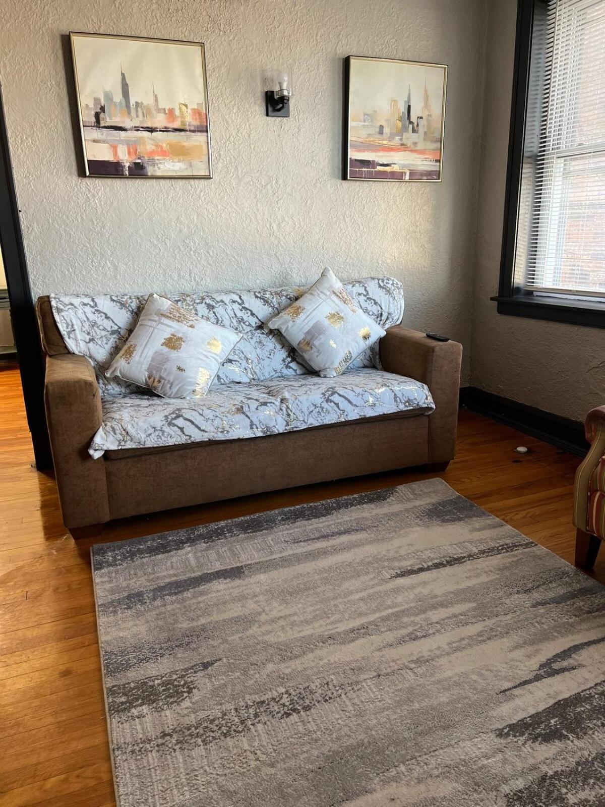 Quiet 1br, Eat-in Kitchen, Close To Midway Apartment *