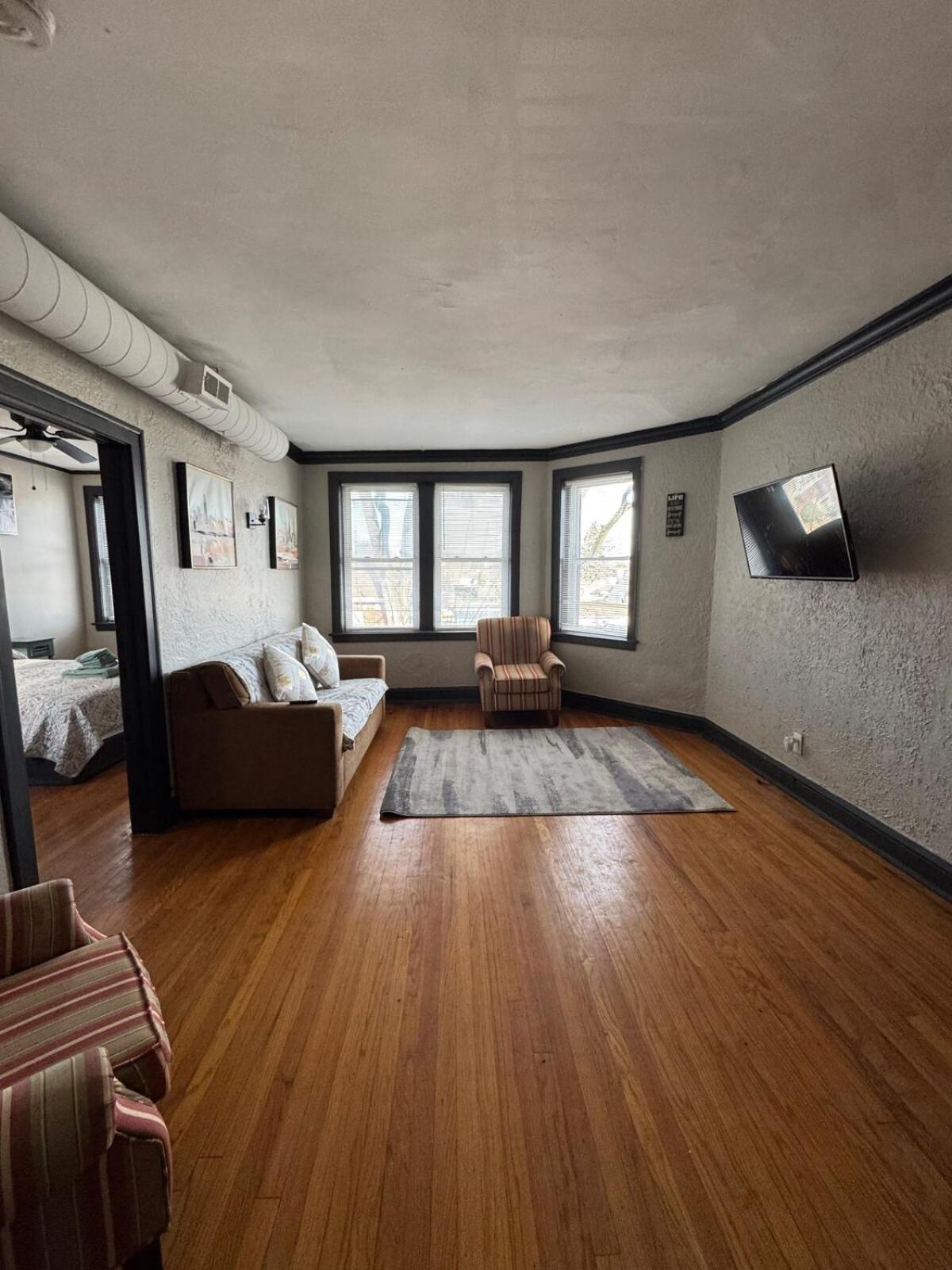 Apartment Quiet 1br, Eat-in Kitchen, Close To Midway Chicago