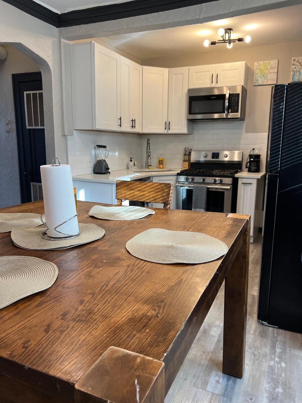 Quiet 1br, Eat-in Kitchen, Close To Midway *