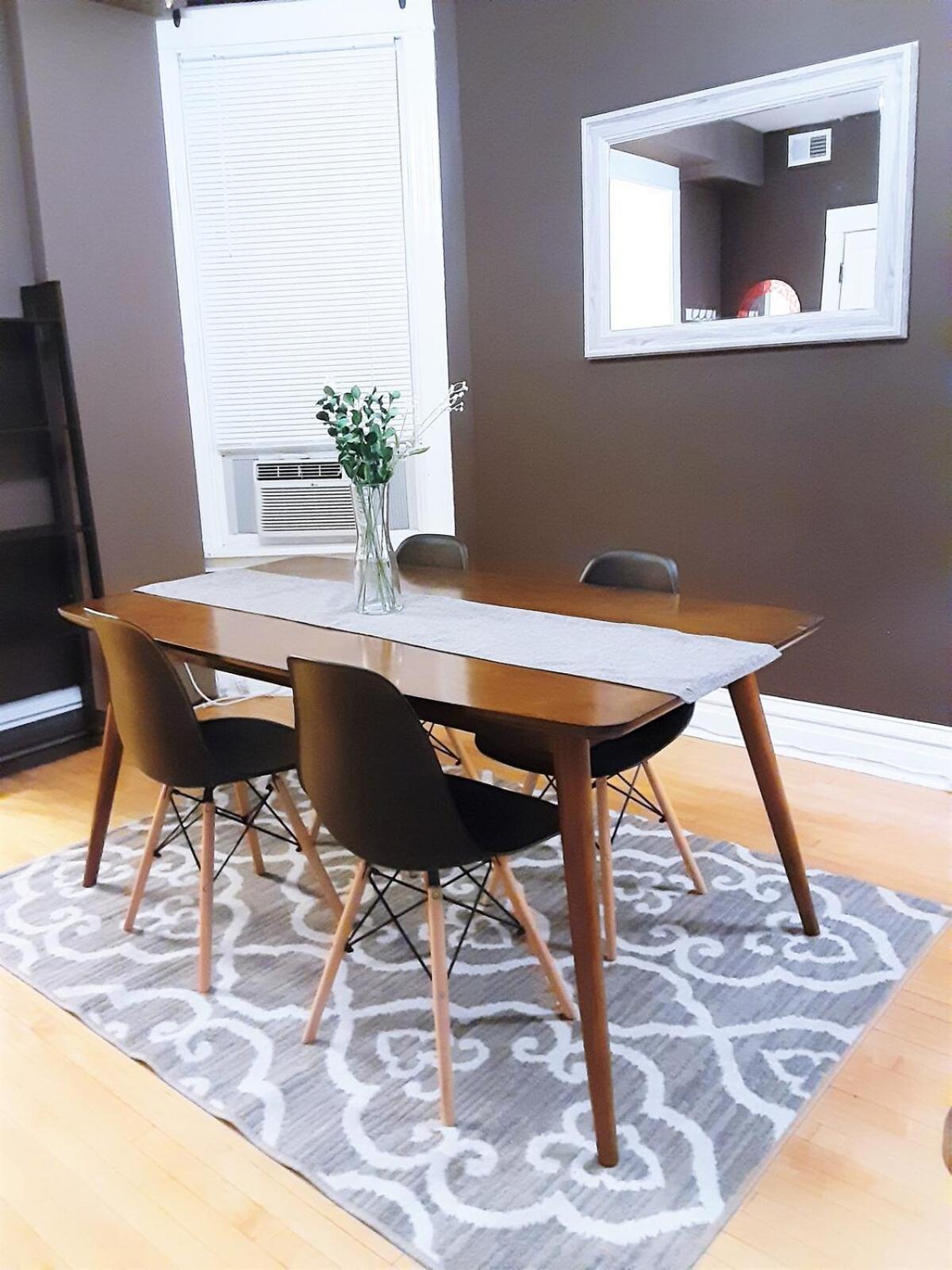 The Roscoe Village Apartment