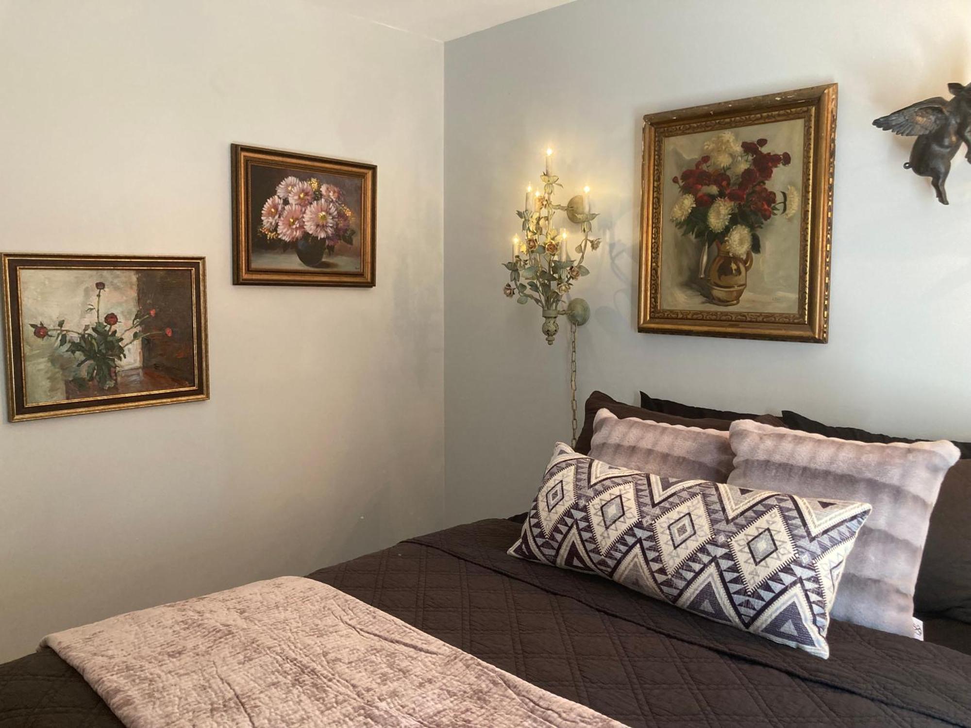 Dorothy's Bed & Breakfast Chicago
