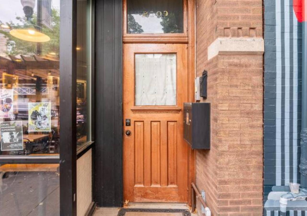 The Roscoe Village Apartment *