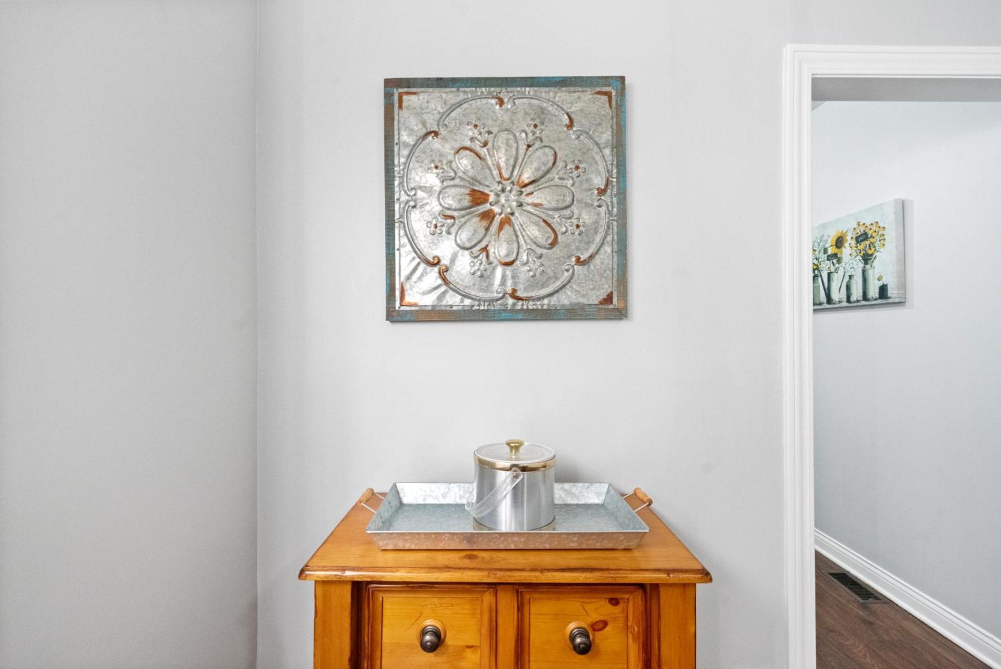 420 Long Term 2 Bedroom Laundry Private Parking Apartment *
