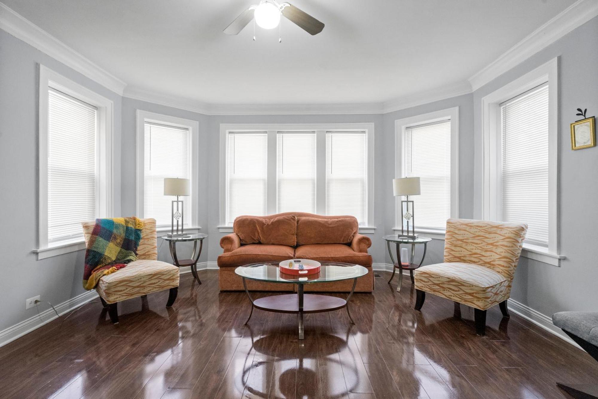 Apartment 420 Long Term 2 Bedroom Laundry Private Parking