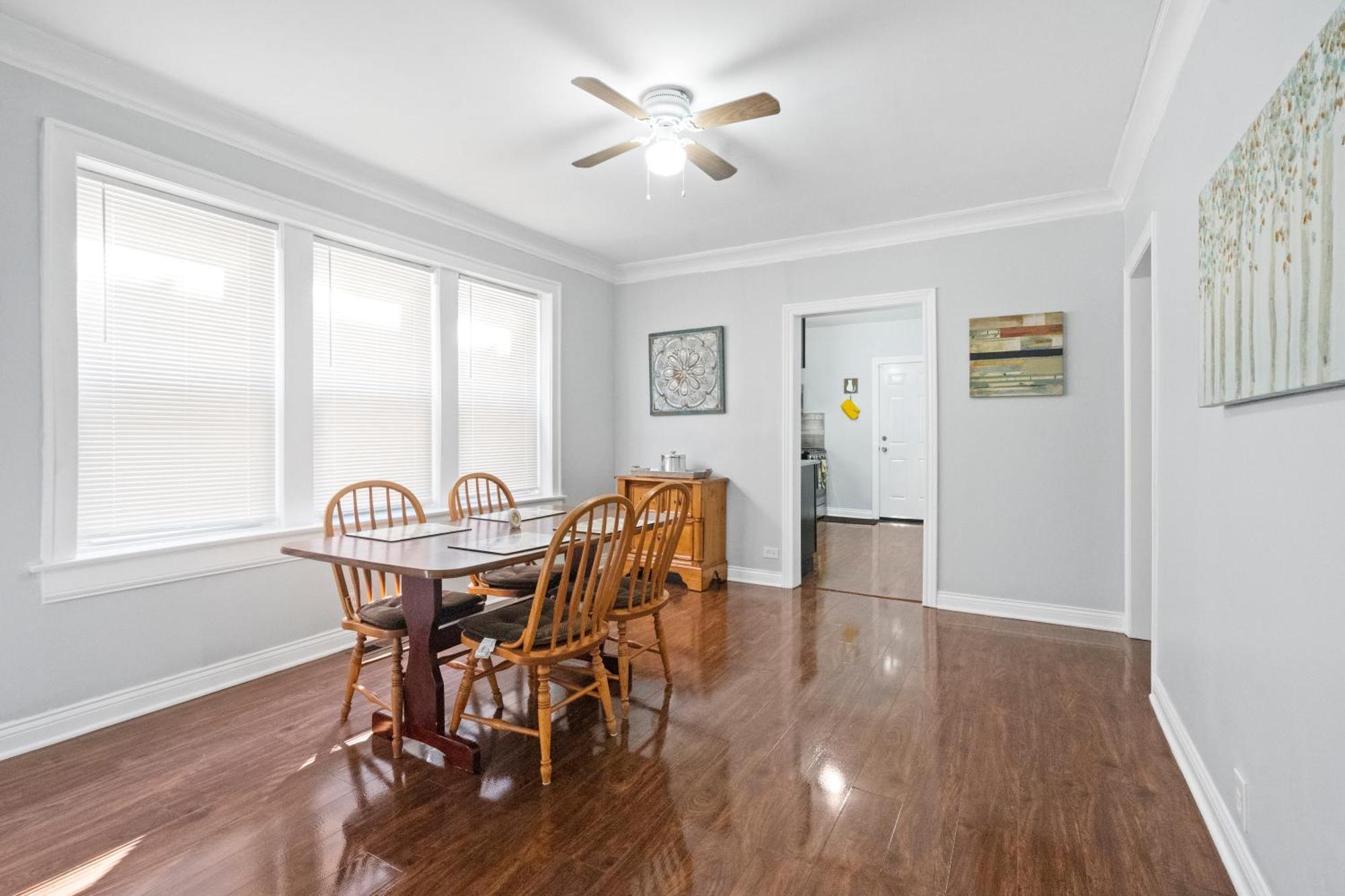 420 Long Term 2 Bedroom Laundry Private Parking Apartment