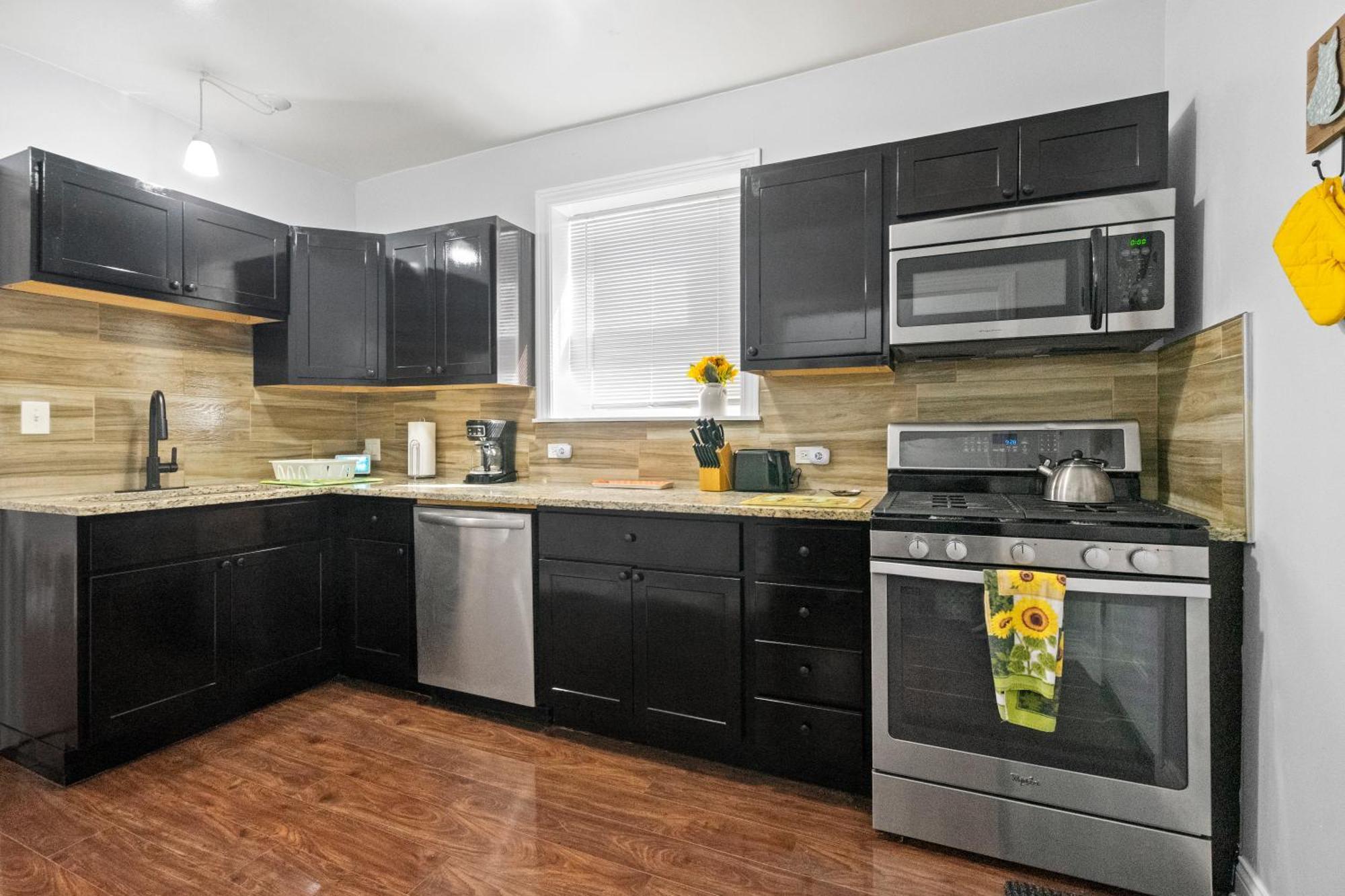 420 Long Term 2 Bedroom Laundry Private Parking Apartment Chicago