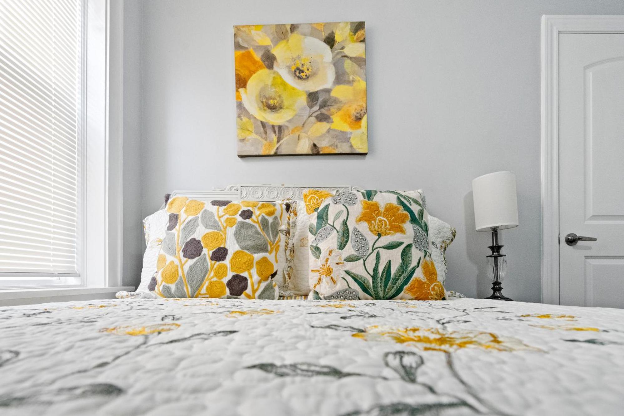 420 Long Term 2 Bedroom Laundry Private Parking