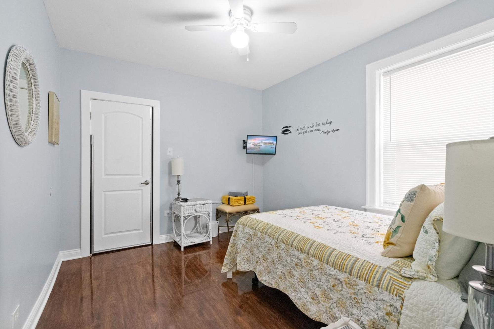420 Long Term 2 Bedroom Laundry Private Parking Apartment *