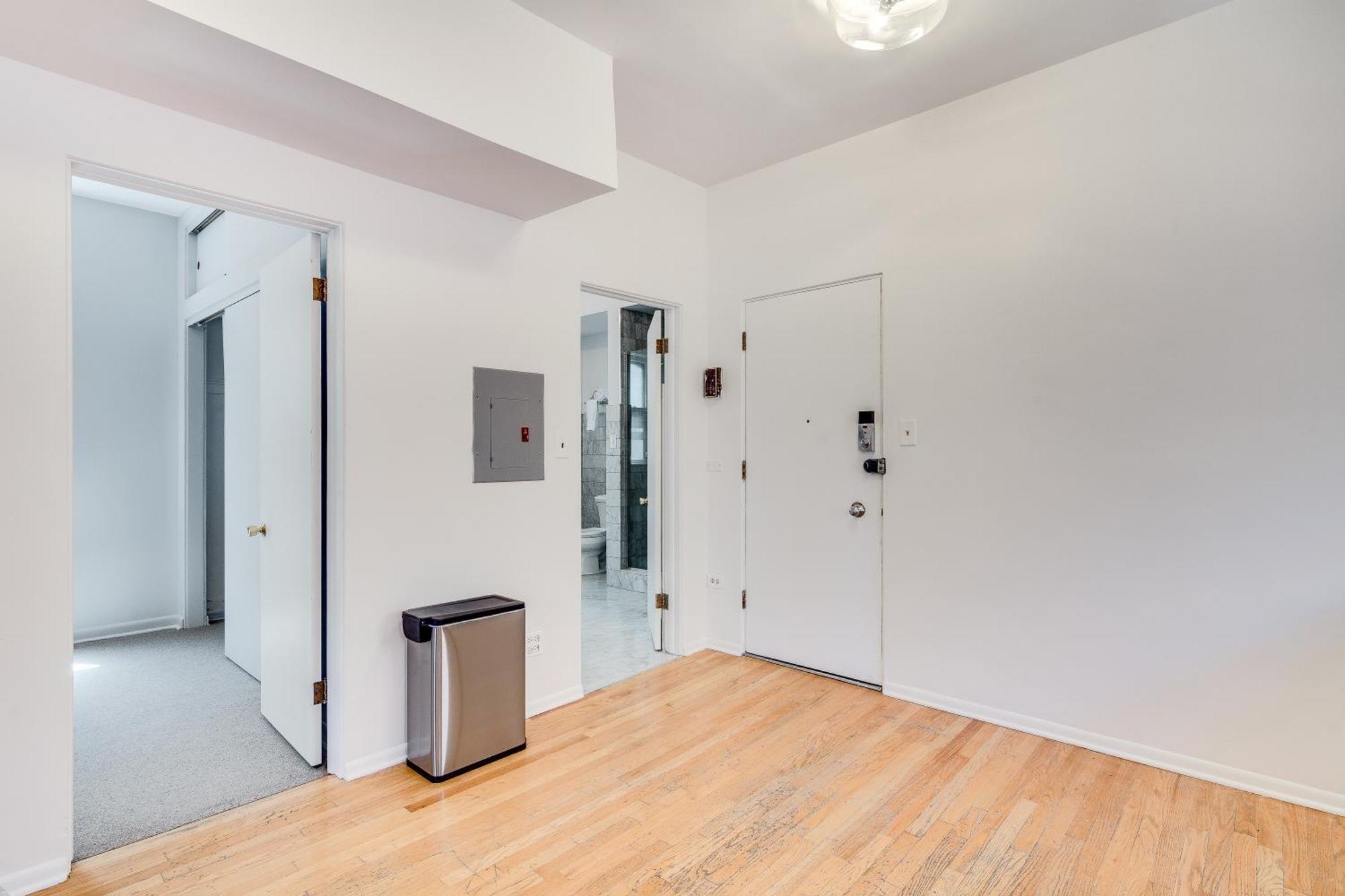 Designed With In Mind - Offers Everything Need To Work And Play In Chi-town Apts