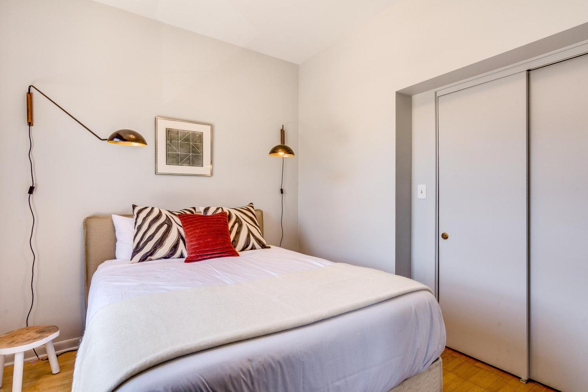 Designed With In Mind - Offers Everything Need To Work And Play In Chi-town Apts * Chicago