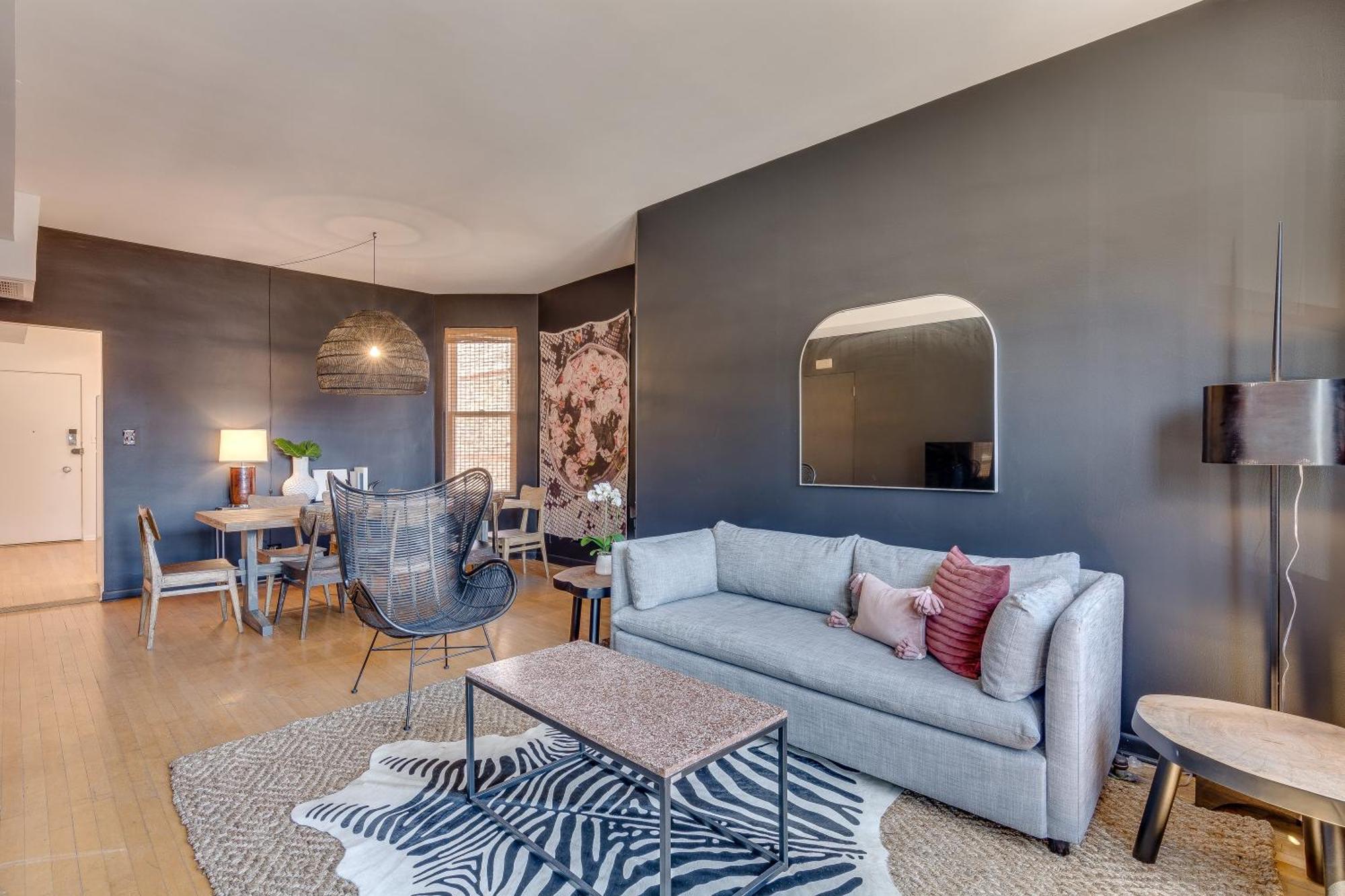 Apartment Designed With In Mind - Offers Everything Need To Work And Play In Chi-town Apts