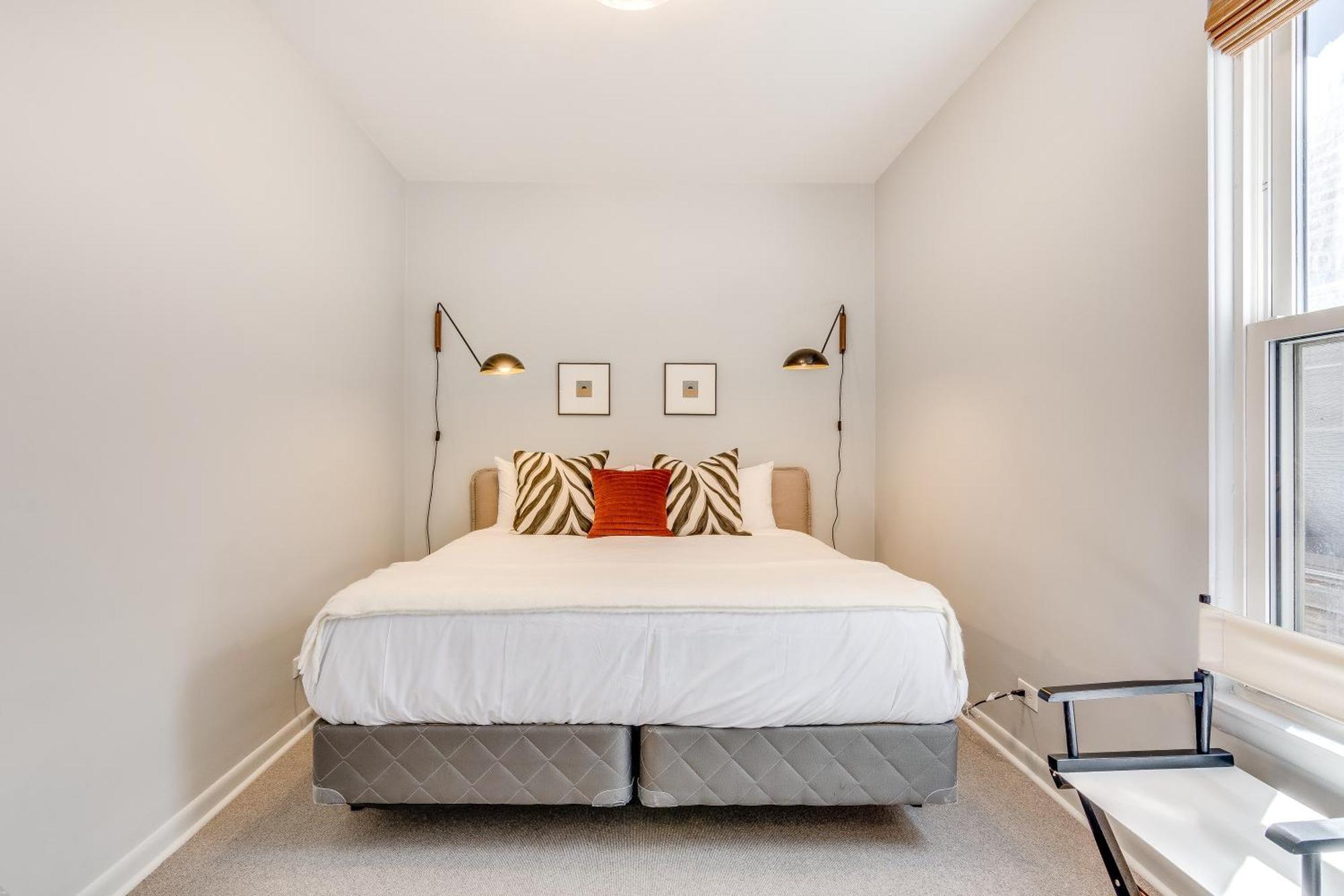 Apartment Designed With In Mind - Offers Everything Need To Work And Play In Chi-town Apts *