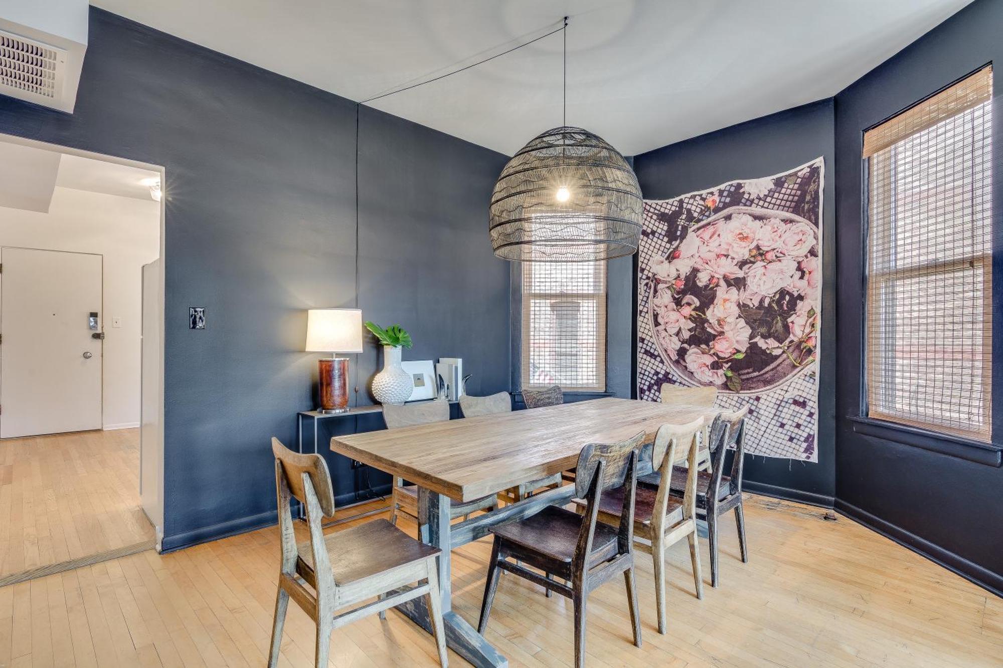 Designed With In Mind - Offers Everything Need To Work And Play In Chi-town Apts * Chicago