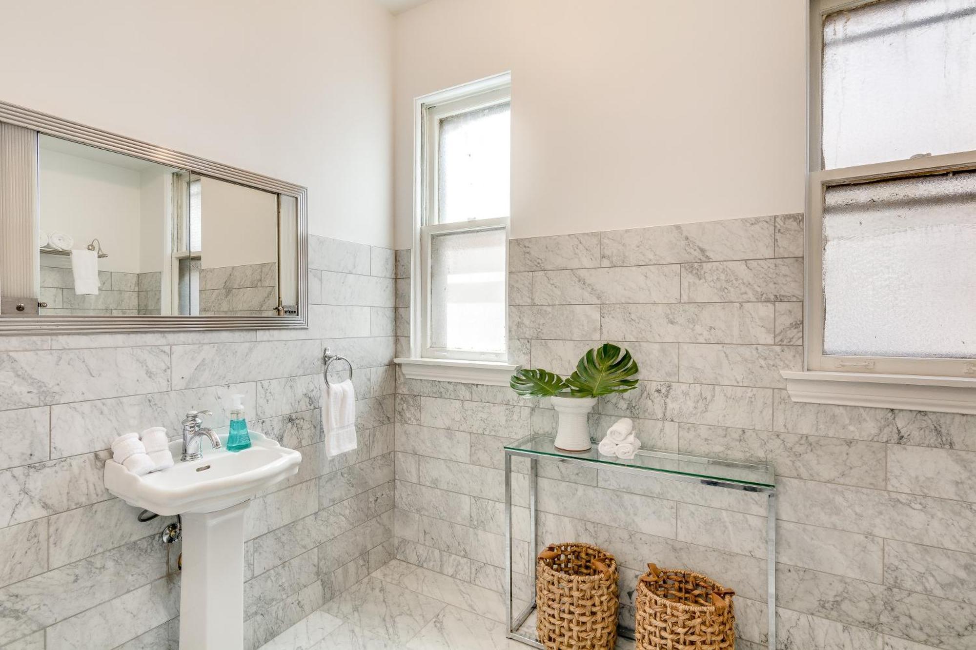 Apartment Designed With In Mind - Offers Everything Need To Work And Play In Chi-town Apts