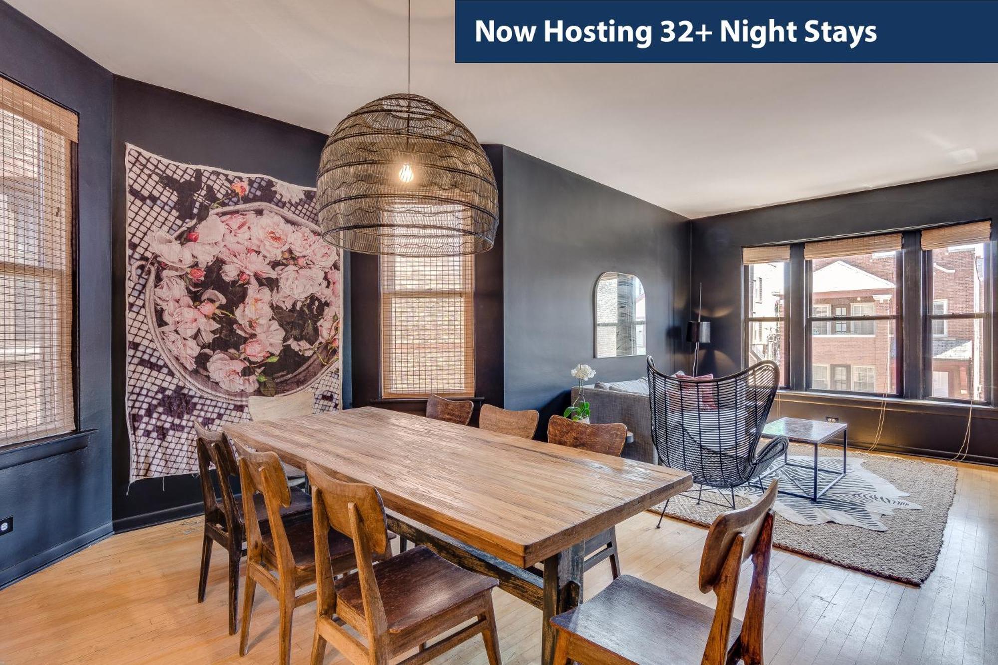 Designed With In Mind - Offers Everything Need To Work And Play In Chi-town Apts Chicago