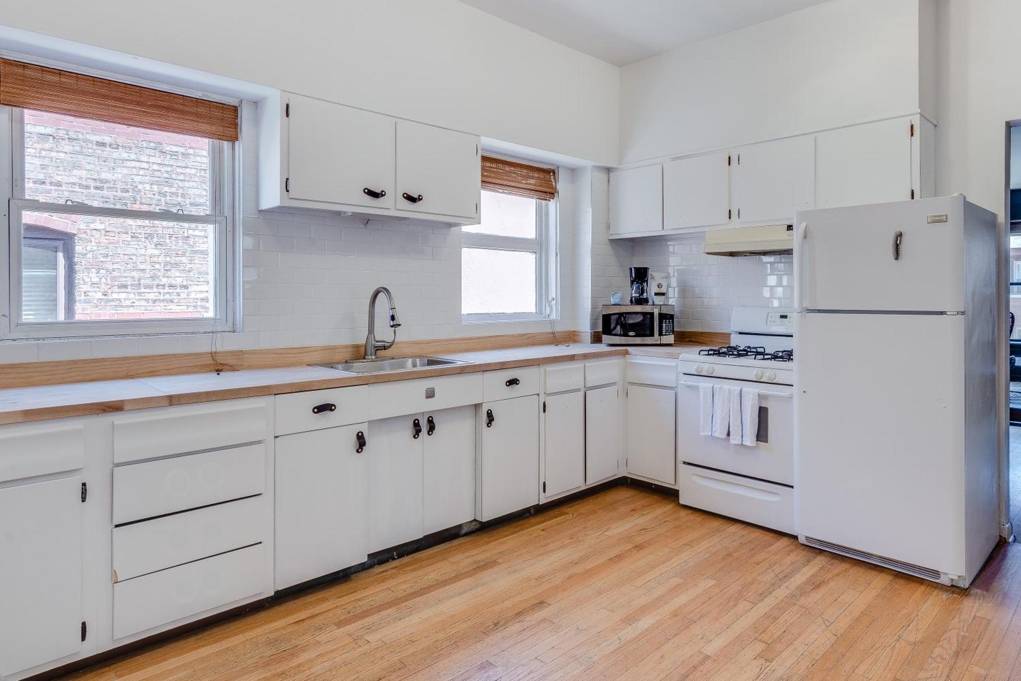 Designed With In Mind - Offers Everything Need To Work And Play In Chi-town Apts Apartment Chicago
