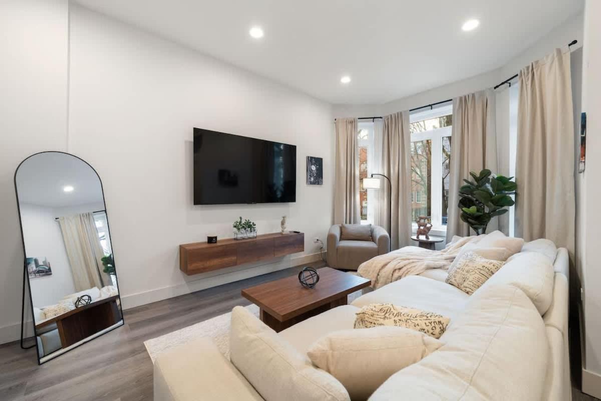 Wicker Park Luxe 2br 2ba Apartment *