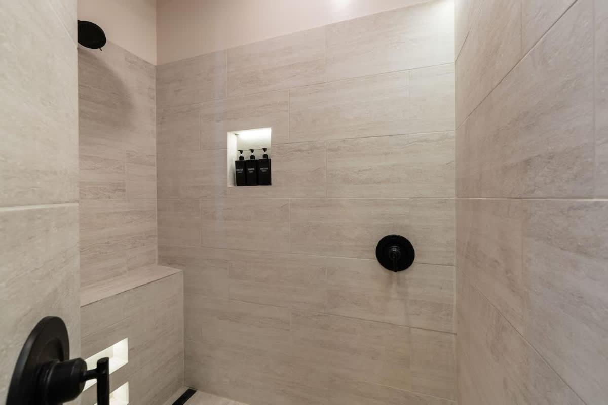 Wicker Park Luxe 2br 2ba *