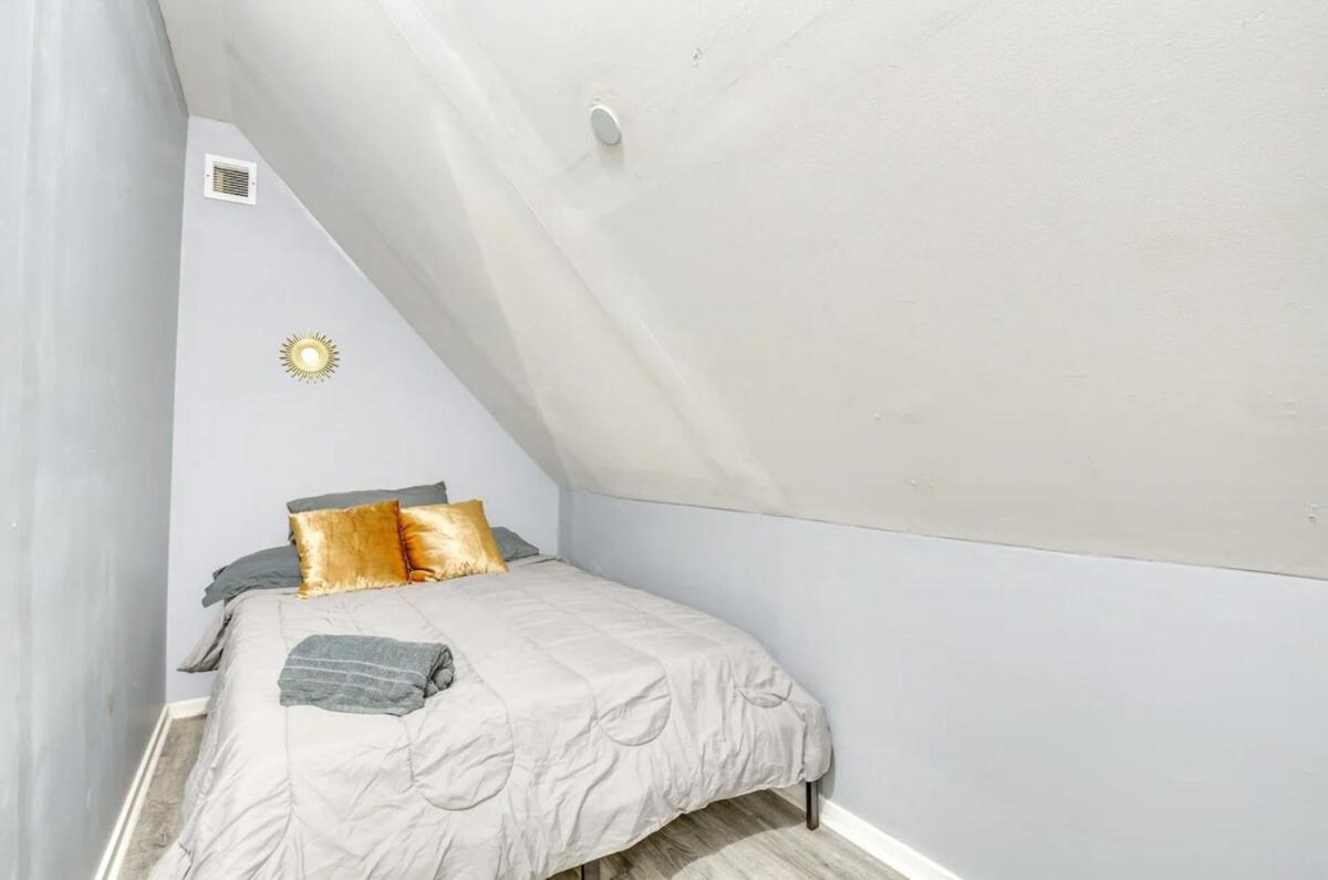 2br 1bonus2bath Duplexofficesleeps6freeparking * Chicago